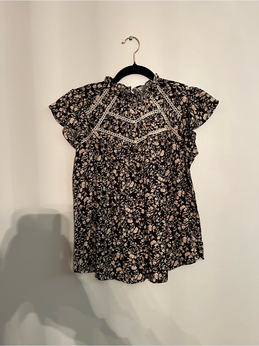 mine Black Floral Lace-Yoke Flutter Sleeve Top